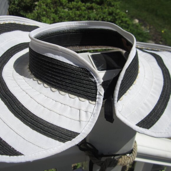 CC Exclusive Butterfly Split Sun Hat - Picture 2 of 3